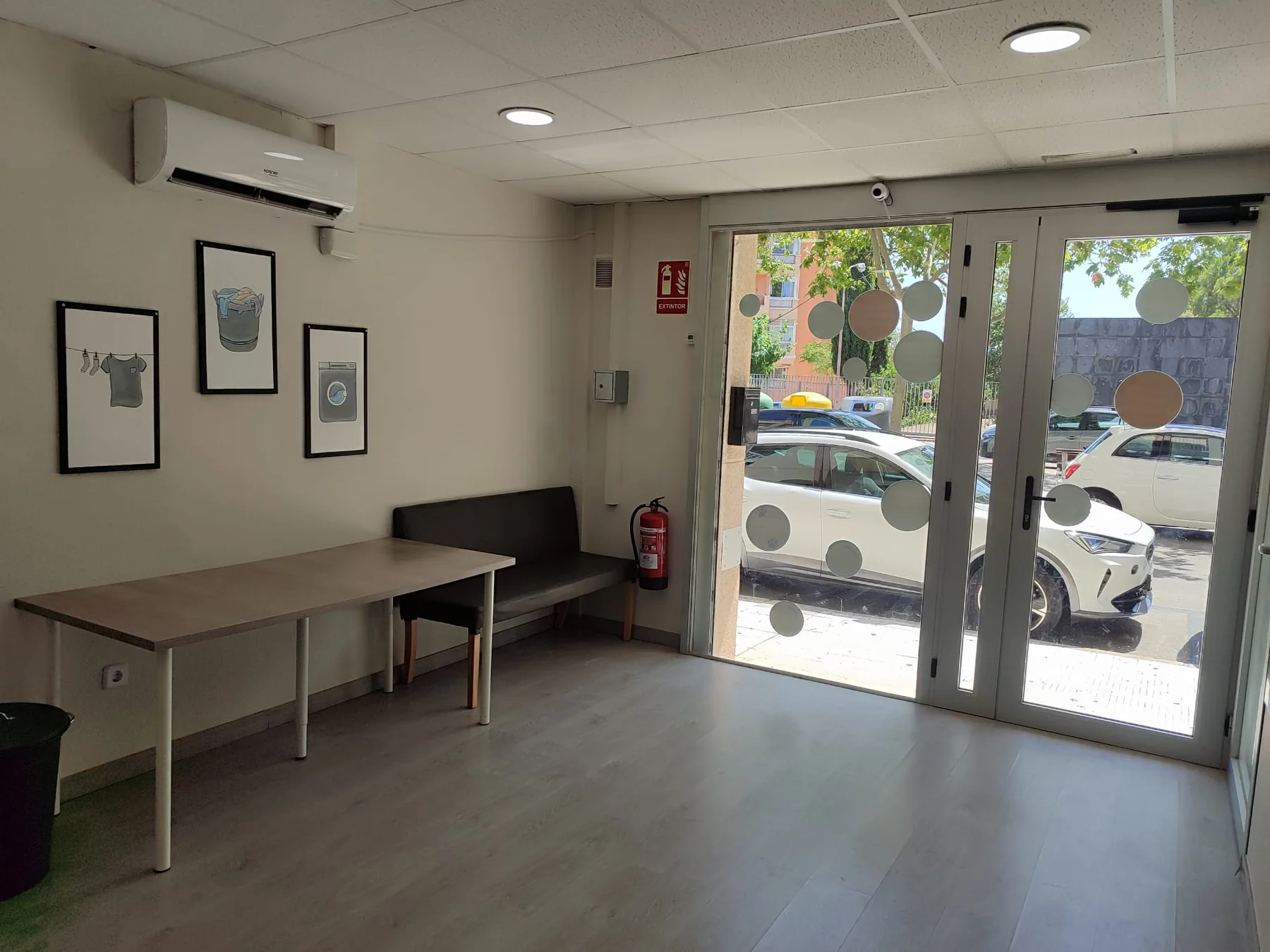 Zona de espera junto a la entrada