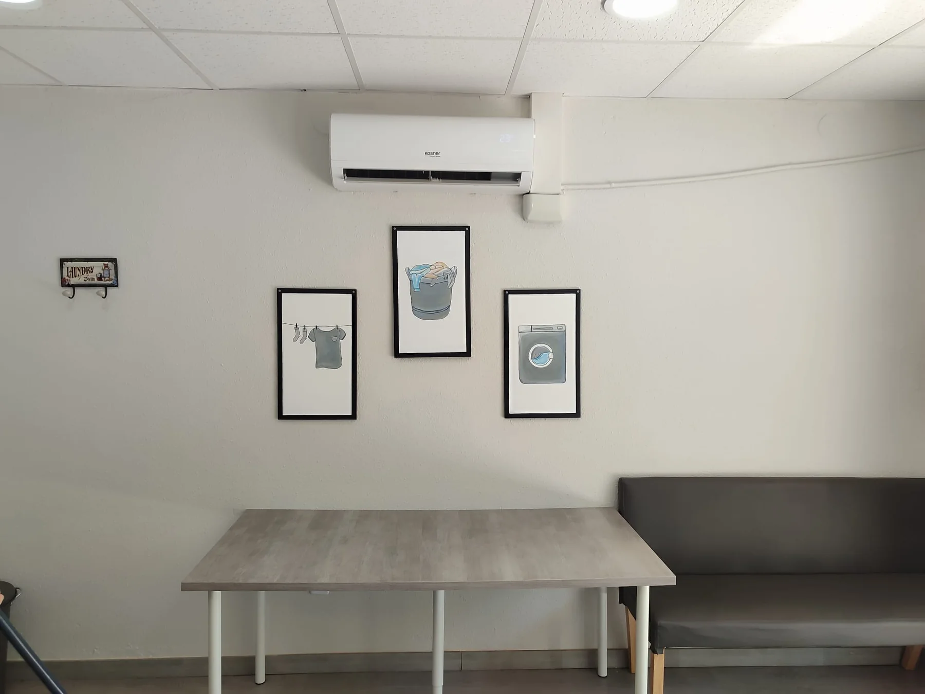 Zona climatizada de espera del local reformado
